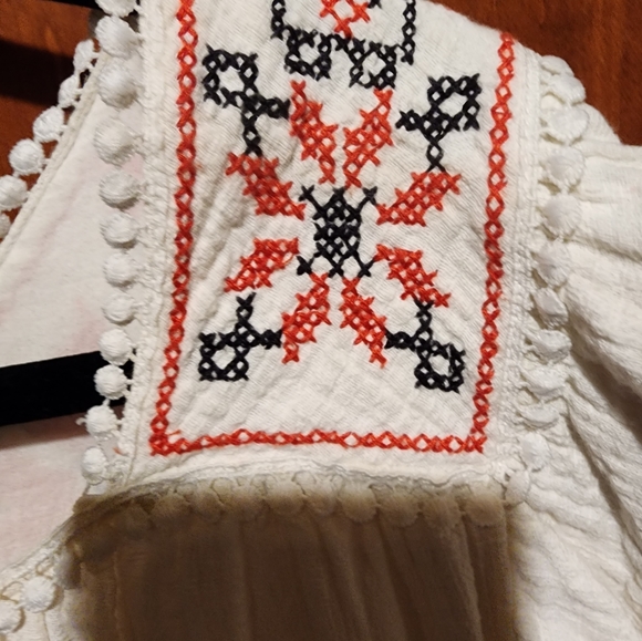 Max Studio London Embroidered  blouse size large - Picture 4 of 4